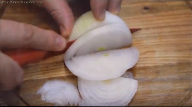 Лук обязательно нужен для маринования