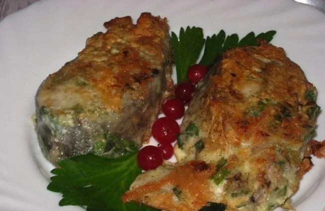 Как пожарить рыбу с чесноком и травами
