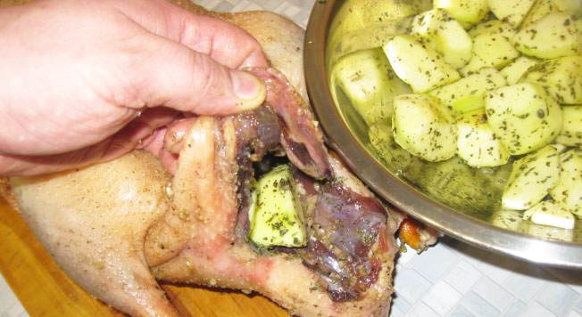 Гусь в духовке: рецепты, как приготовить вкусного гуся, сохранив мясо нежным и сочным шаг 26