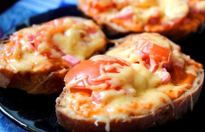 Рецепт с колбасой и сыром