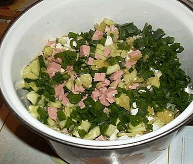 Окошко на квасе с колбасой - 4 простых рецепта самого вкусного окрошки (Октрошка) этап 20
