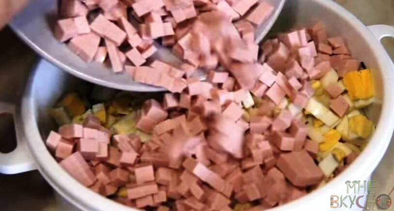 Окрошка на квасе с колбасой - 4 рецепта классической окрошки (Окрошка мясная)