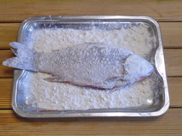 Карп в мучной корочке