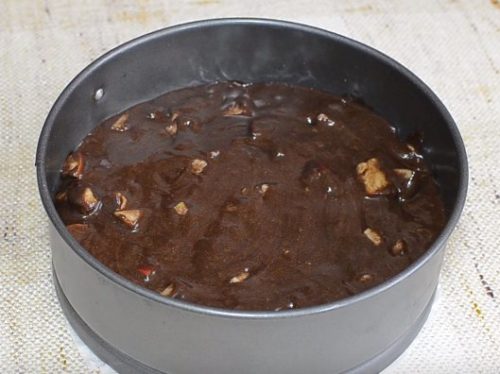 Киш с яблоками, сгущенным молоком и грецкими орехами