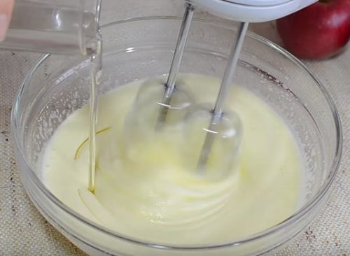 С Шоколадный торт с яблоками, сгущенным молоком и грецкими орехами