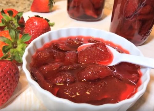 Как приготовить клубничное варенье без потери цвета