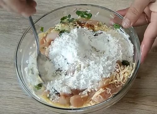 Куриные котлеты с сыром, горчицей, чесноком и зеленью