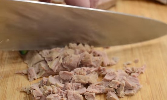 нарезать мясо