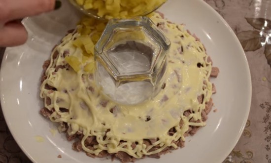 уложить картофель слоями