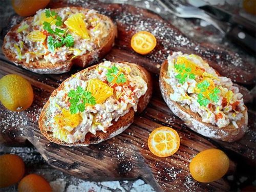 Оригинальные бутерброды с печенью трески и апельсином