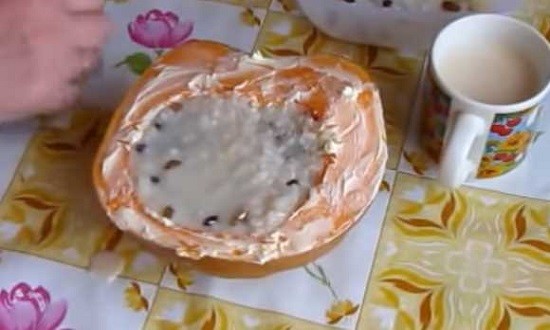 положите рис в тыкву