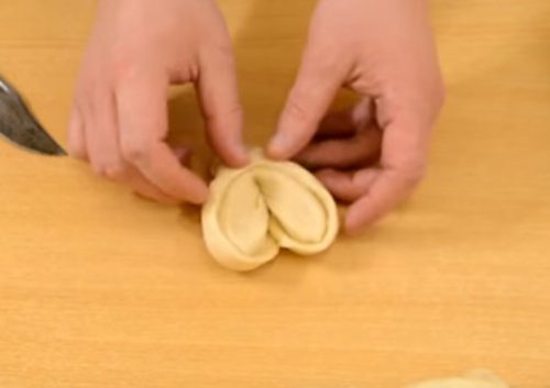 Легкий рецепт сдобных булочек с сахаром