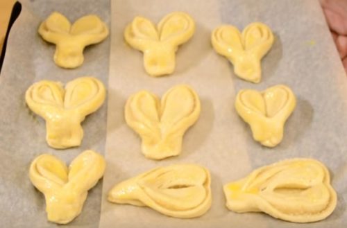 Простой рецепт сдобных булочек с сахаром