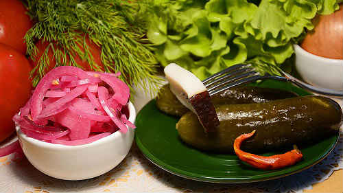 Лук, маринованный в уксусе