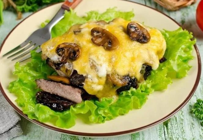 Французский мясной рулет с грибами фото.