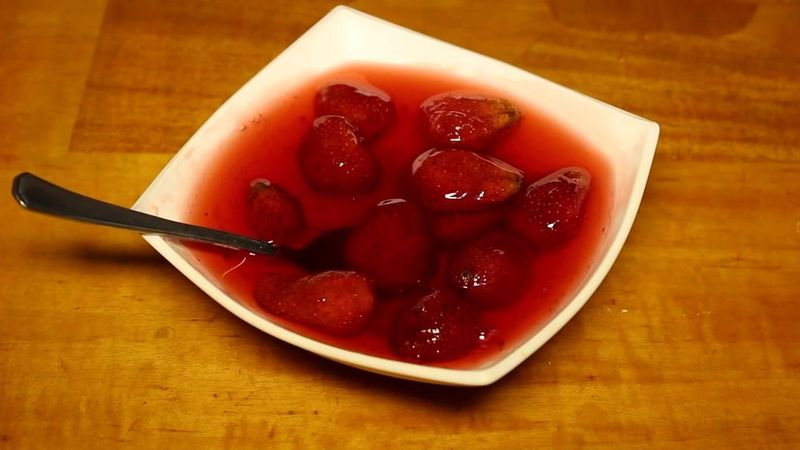 Смелый клубничный джем в мультиварке