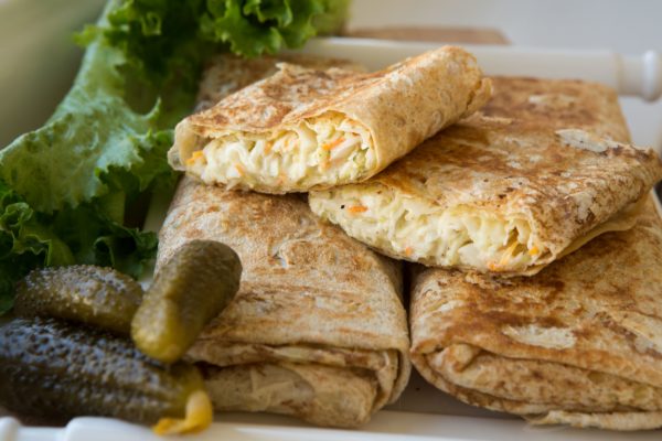 Хрустящие рулетики из лаваша с овощной начинкой