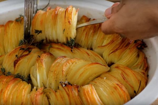 Запеченный в духовке картофель со специями
