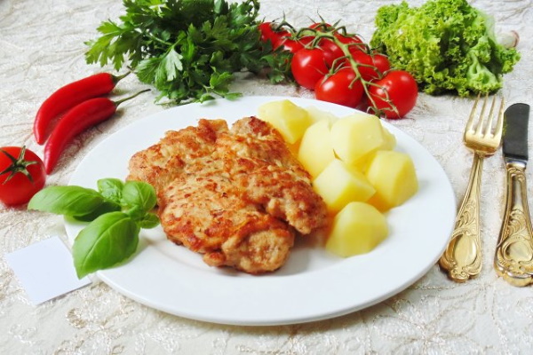Что приготовить из куриных бедрышек для быстрого и вкусного ужина, ужин в духовке, мультиварка, сковорода с беконом