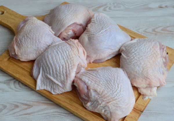 Что приготовить из куриных бедрышек для быстрого и вкусного ужина, жареные в духовке, сковорода с мультиваркой, сковорода с гарниром
