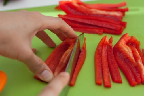 Что приготовить из куриных бедрышек для быстрого и вкусного ужина, ужин в духовке, мультиварка, сковорода с беконом