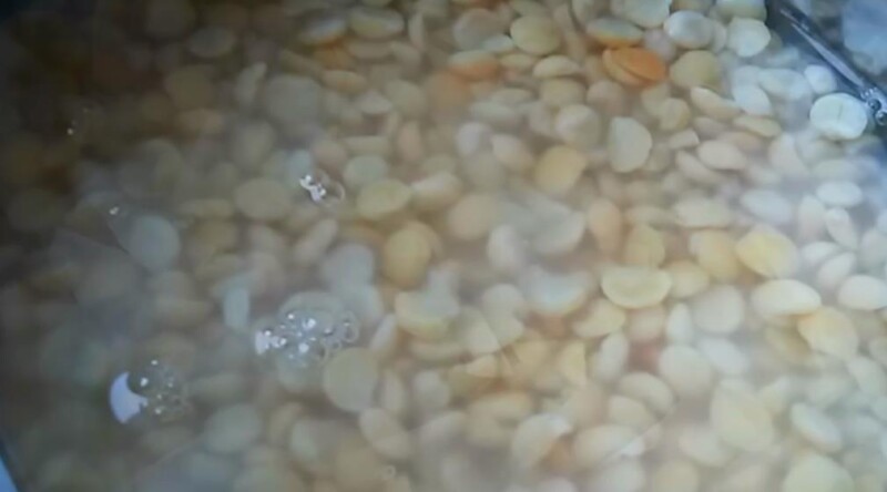 Залейте горох водой