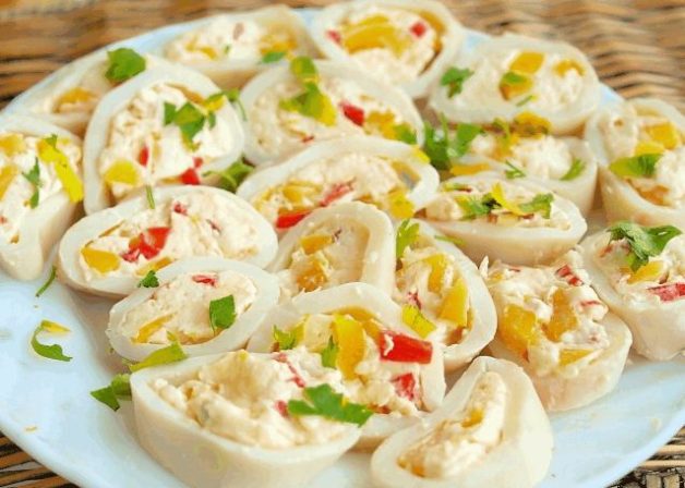 Фаршированный кальмар с крабовыми палочками