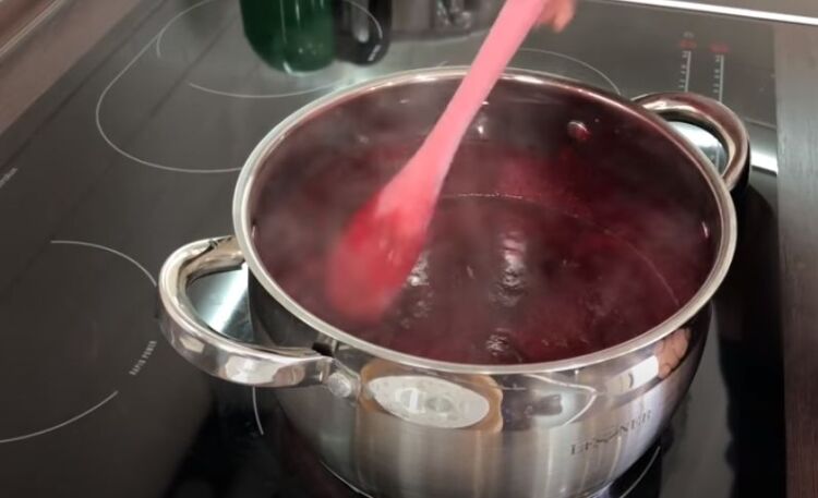 Смесь клубники, черники и красной смородины