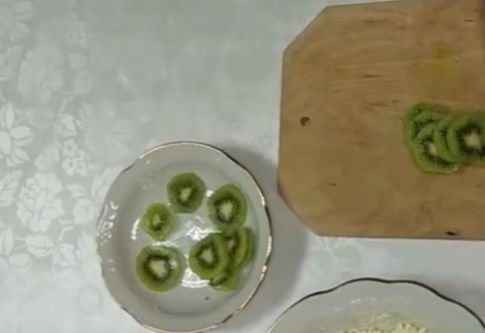 Киви, нарезанный кольцами