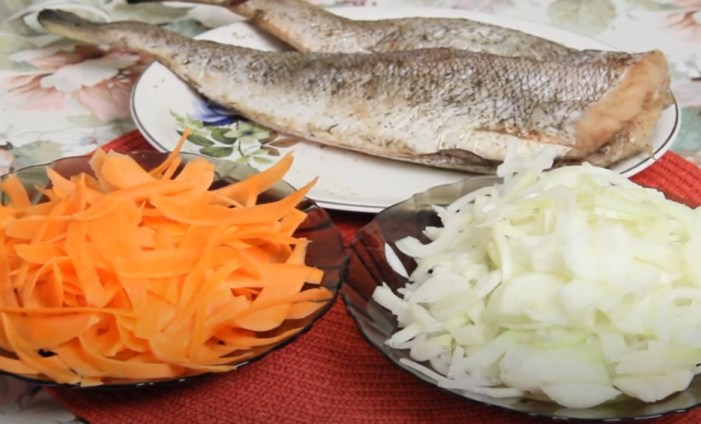 Как жарить рыбу на сковороде с мукой?