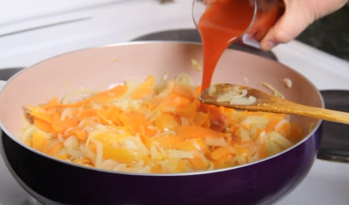Как жарить рыбу на сковороде с мукой?