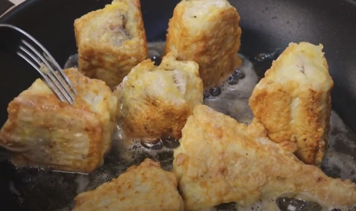 Как жарить рыбу на сковороде с мукой?