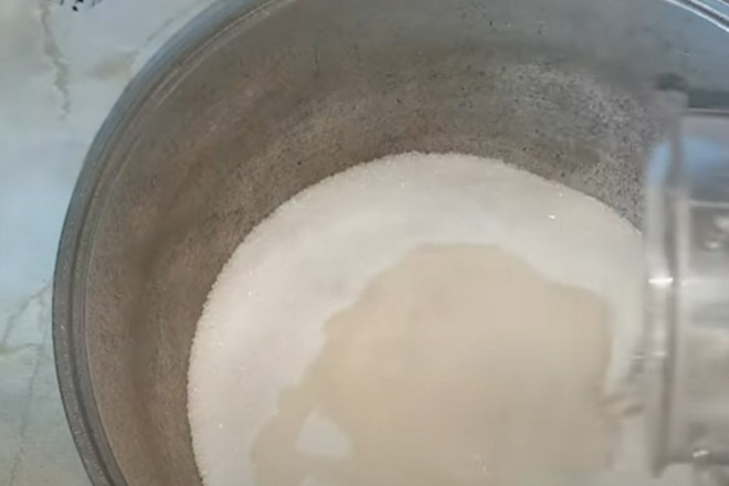 Слейте воду.