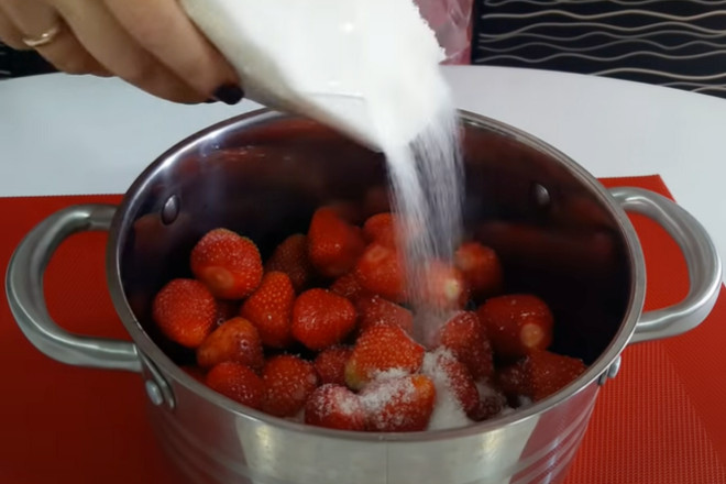Посыпать сахаром