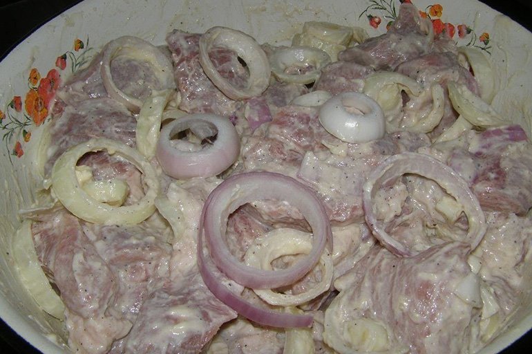 Маринад с майонезом и луком