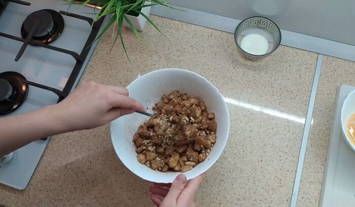 Яблоки с корицей и сахаром