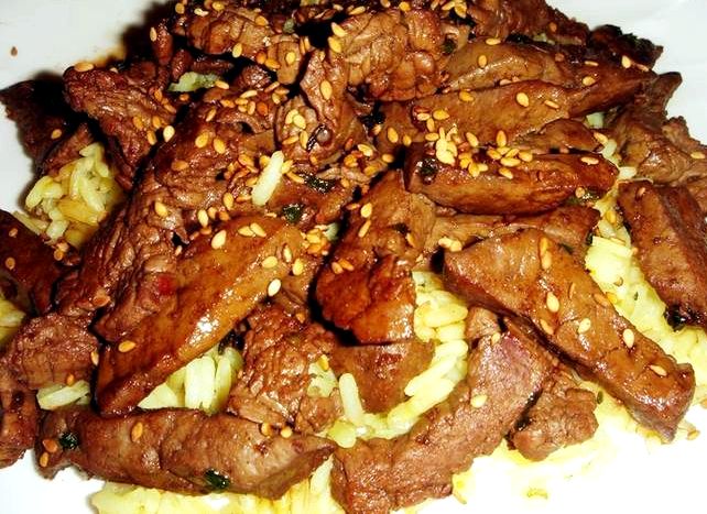 Маринование мяса для жарки Посолить, бросить несколько горошин перца